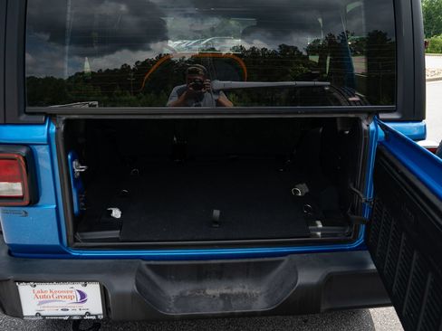 Used 2022 Jeep Wrangler Unlimited Sport AWD/4WD image 9