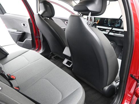New 2025 Kia K4 LXS image 18