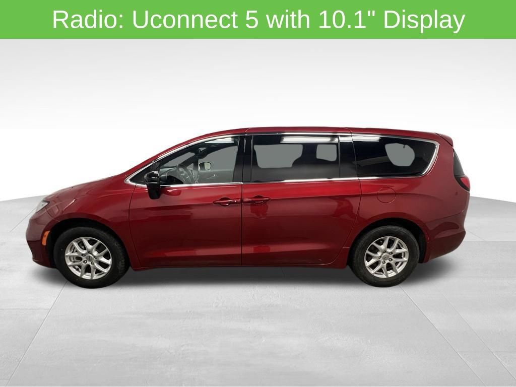 Used 2025 Chrysler Pacifica Select FWD image 11