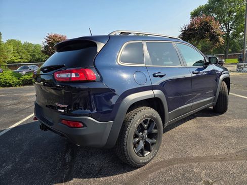 Used 2016 Jeep Cherokee Trailhawk w/ Comfort/Convenience Group AWD/4WD image 8