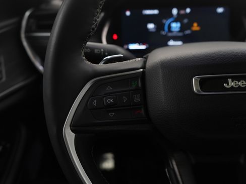 Used 2024 Jeep Grand Cherokee Limited image 24