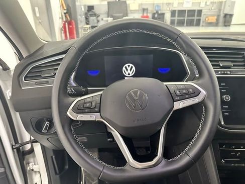 Used 2023 Volkswagen Tiguan SE AWD/4WD image 4
