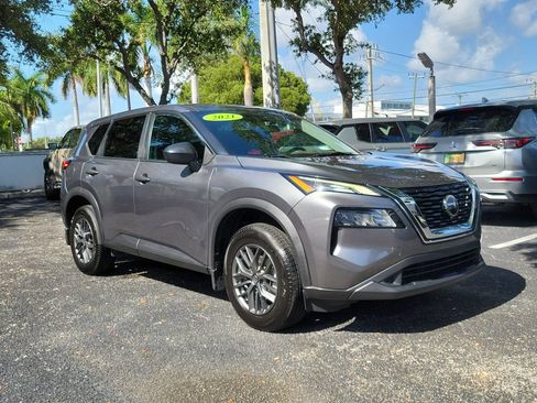 Used 2021 Nissan Rogue S FWD image 3