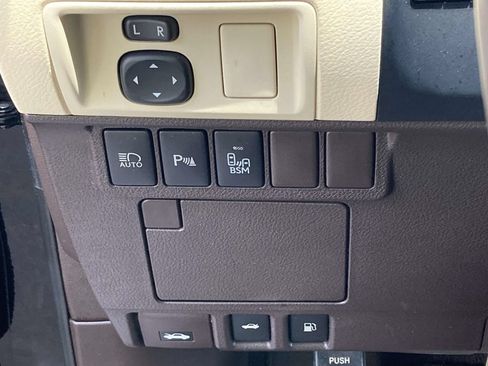 Used 2018 Lexus ES 350 w/ Luxury Package w/Wood Trim FWD image 18
