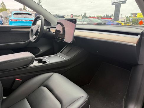 Used 2023 Tesla Model Y Long Range AWD/4WD image 22