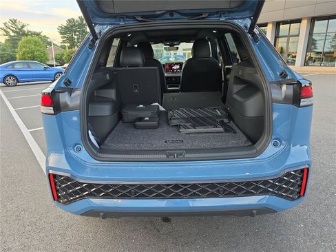 New 2026 Volkswagen Tiguan SE R-Line AWD/4WD image 5