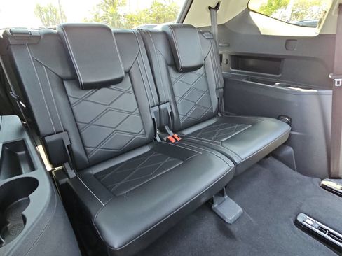 Used 2024 Volkswagen Atlas SE FWD image 12