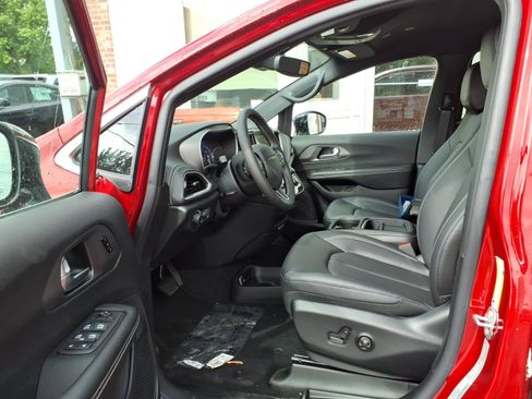New 2027 Chrysler Pacifica Select w/ Family Tech Group FWD image 5