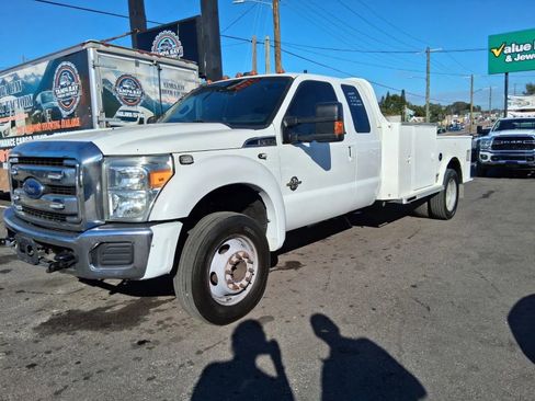 Used 2012 Ford F450 XLT w/ Ambulance Preparation Pkg RWD image 3