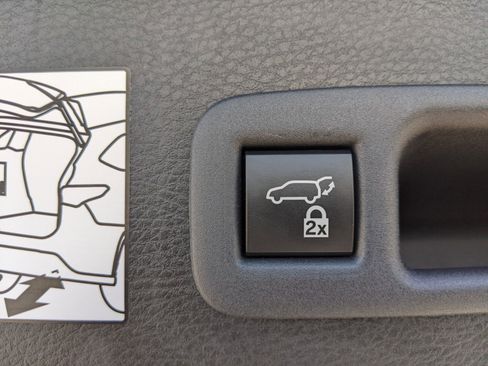 Used 2021 Toyota Sienna XLE w/ XLE Plus Package image 13