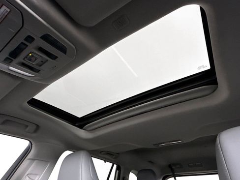 Used 2021 Toyota Highlander Limited FWD image 6