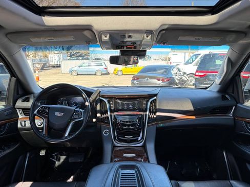 Used 2019 Cadillac Escalade ESV Luxury w/ LPO, Radiant Package AWD/4WD image 26