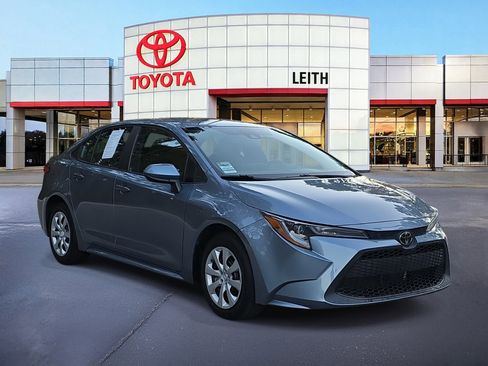 Used 2022 Toyota Corolla LE image 3