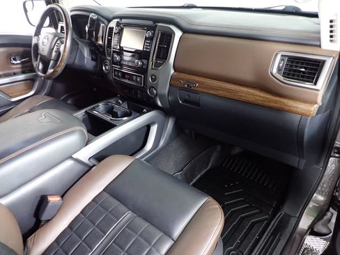 Used 2017 Nissan Titan Platinum Reserve RWD image 41