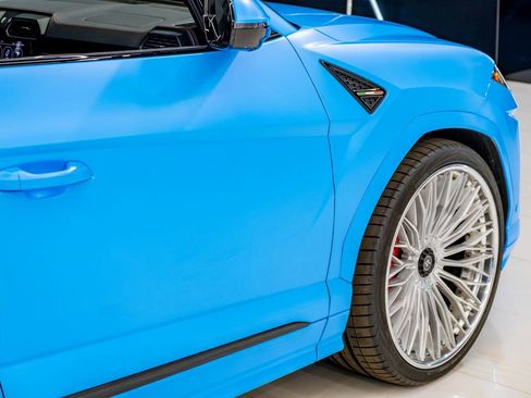 Used 2022 Lamborghini Urus image 11