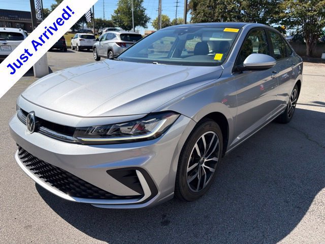 Used 2025 Volkswagen Jetta SE FWD image 7