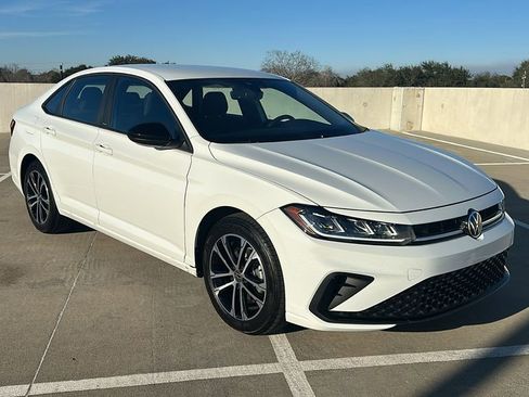 Used 2025 Volkswagen Jetta Sport image 14