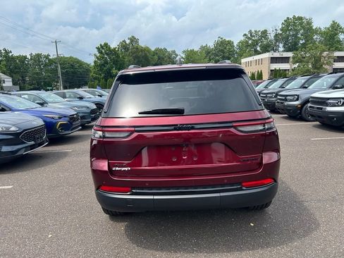 Used 2024 Jeep Grand Cherokee Limited w/ Black Appearance Package AWD/4WD image 8