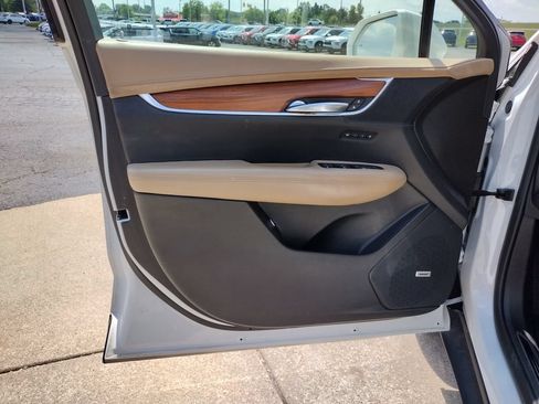 Used 2019 Cadillac XT5 Platinum AWD/4WD image 21