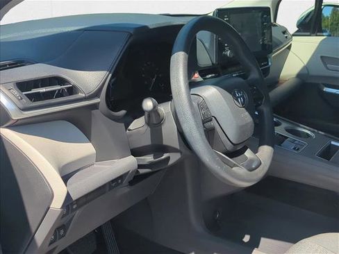 Certified 2024 Toyota Sienna LE image 8