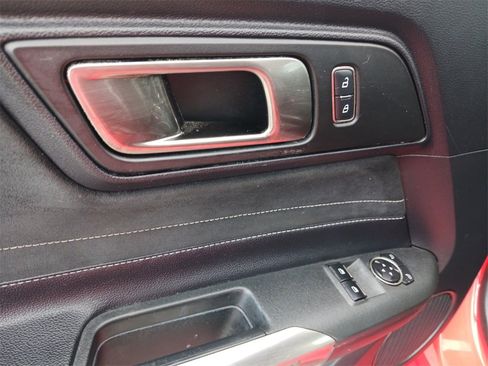 Used 2016 Ford Mustang Shelby GT350 w/ Technology Package image 27