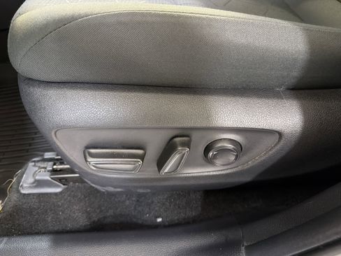 Used 2021 Toyota RAV4 XLE AWD/4WD image 11