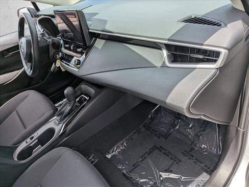 Used 2025 Toyota Corolla LE FWD image 21