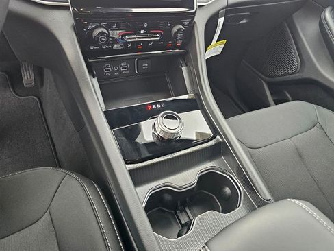 New 2025 Jeep Grand Cherokee Laredo X w/ Luxury Tech Group I AWD/4WD image 21