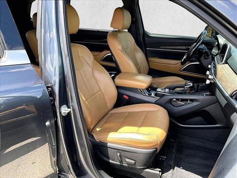 Used 2022 Kia Telluride SX w/ Towing Package FWD image 9