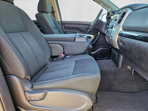 Used 2017 Nissan Titan SV image 20