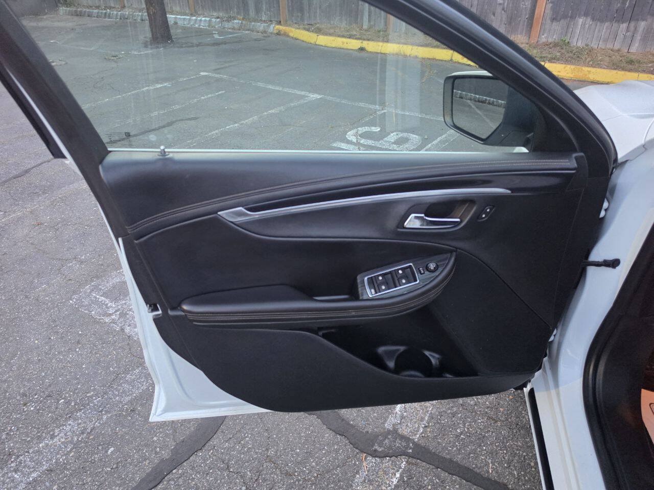 Used 2016 Chevrolet Impala LT FWD image 34