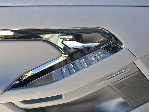 Certified 2025 Land Rover Range Rover Evoque Dynamic SE AWD/4WD image 19