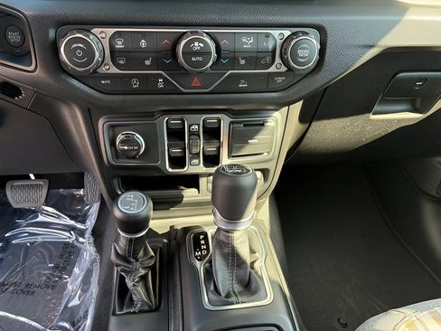 New 2026 Jeep Gladiator Sport AWD/4WD image 19