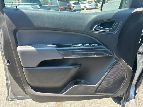 Used 2018 Chevrolet Colorado Z71 AWD/4WD image 6