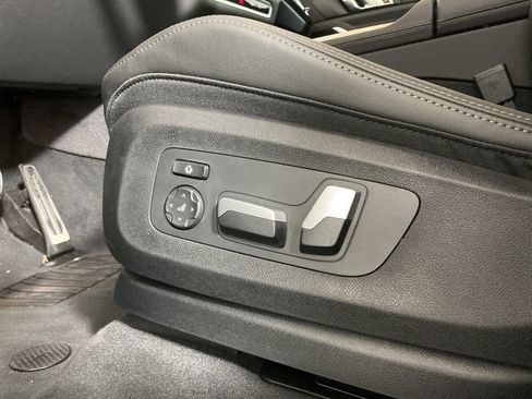 Used 2026 BMW X5 sDrive40i w/ M Sport Package RWD image 25