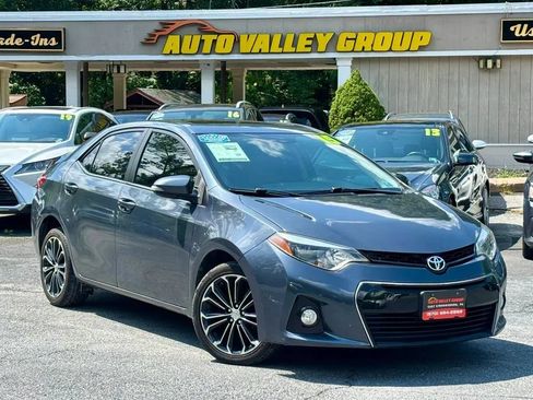 Used 2015 Toyota Corolla S w/ Driver Convenience Package FWD image 1