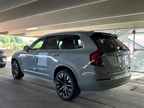 New 2026 Volvo XC90 B6 Plus w/ Protection Package Premier image 4