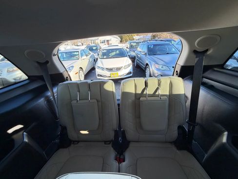 Used 2017 Ford Explorer Platinum image 16
