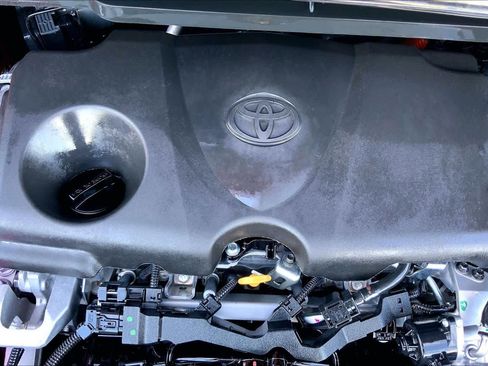 Used 2026 Toyota Sienna XLE FWD image 32