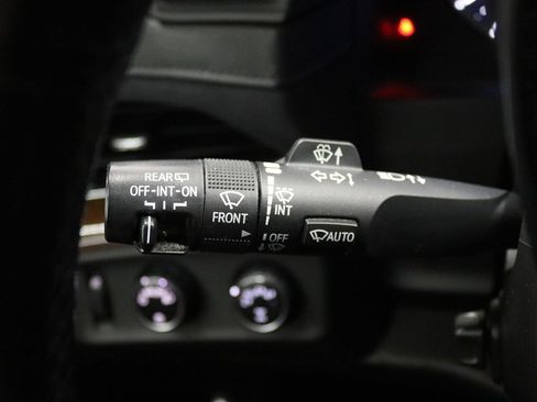 Used 2019 Cadillac Escalade Premium Luxury image 40