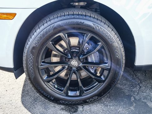 Used 2023 Porsche Macan image 9