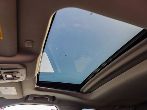 Used 2022 Toyota Highlander XLE FWD image 24