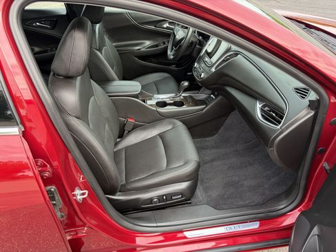 Used 2019 Chevrolet Malibu Premier w/ Sun and Wheel Package FWD image 17