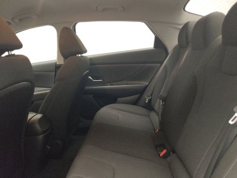 Used 2025 Hyundai Elantra SE FWD image 18