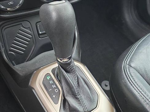 Used 2017 Jeep Renegade Latitude w/ Popular Equipment Group image 13