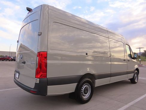 Used 2025 Mercedes-Benz Sprinter 2500 image 5