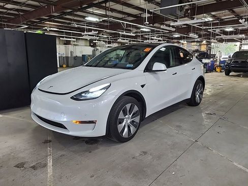 Used 2021 Tesla Model Y Long Range AWD/4WD image 2