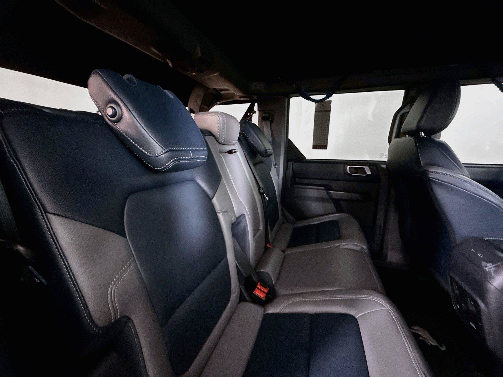 Used 2024 Ford Bronco Outer Banks AWD/4WD image 37