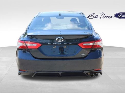 Used 2019 Toyota Camry SE w/ Convenience Package FWD image 6