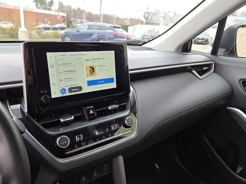 Used 2025 Toyota Corolla Cross XLE AWD/4WD image 29